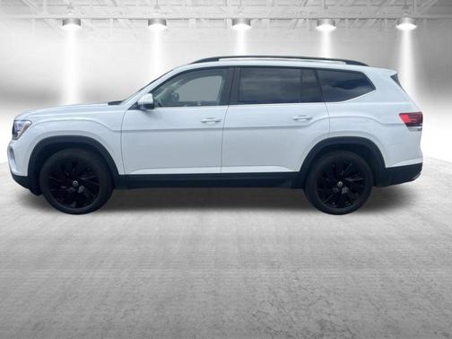 Opal White Pearl 2026 Volkswagen Atlas 2.0T SE w/Technology