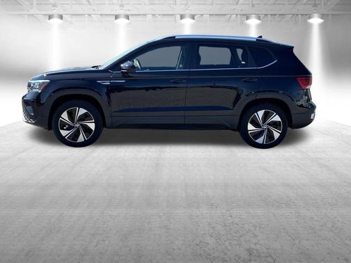 Deep Black Pearl Effect 2023 Volkswagen Taos 1.5T SE