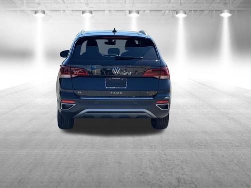 Deep Black Pearl Effect 2023 Volkswagen Taos 1.5T SE