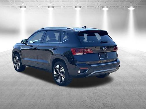 Deep Black Pearl Effect 2023 Volkswagen Taos 1.5T SE