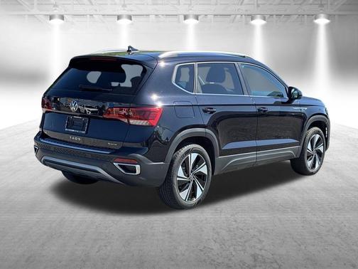 Deep Black Pearl Effect 2023 Volkswagen Taos 1.5T SE