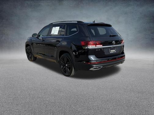 Deep Black Pearl Effect 2021 Volkswagen Atlas 3.6 V6 SE w/ Technology