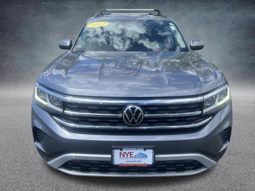 Platinum Gray Metallic 2022 Volkswagen Atlas 2.0T SE