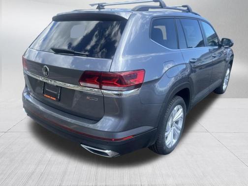 Platinum Gray Metallic 2022 Volkswagen Atlas 2.0T SE