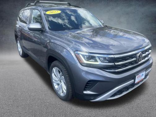 Platinum Gray Metallic 2022 Volkswagen Atlas 2.0T SE