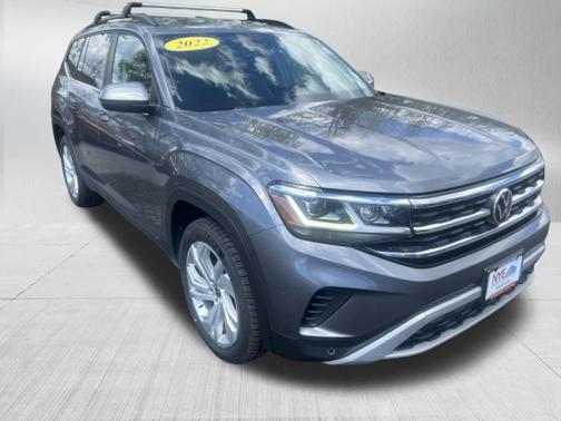 Platinum Gray Metallic 2022 Volkswagen Atlas 2.0T SE