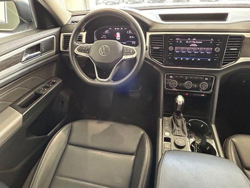 Platinum Gray Metallic 2022 Volkswagen Atlas 2.0T SE