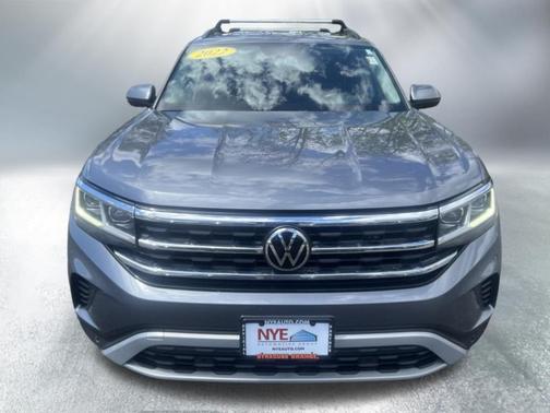 Platinum Gray Metallic 2022 Volkswagen Atlas 2.0T SE