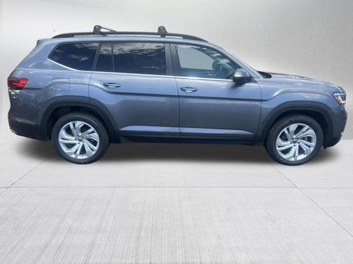 Platinum Gray Metallic 2022 Volkswagen Atlas 2.0T SE