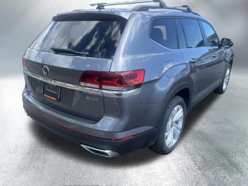 Platinum Gray Metallic 2022 Volkswagen Atlas 2.0T SE