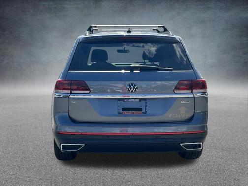 Platinum Gray Metallic 2022 Volkswagen Atlas 2.0T SE