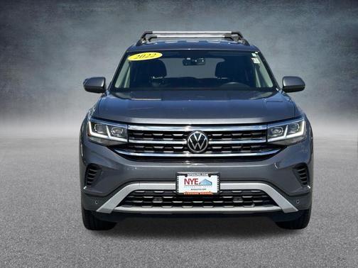 Platinum Gray Metallic 2022 Volkswagen Atlas 2.0T SE