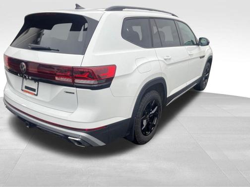 Pure White 2024 Volkswagen Atlas 2.0T Peak Edition SE w/Technology