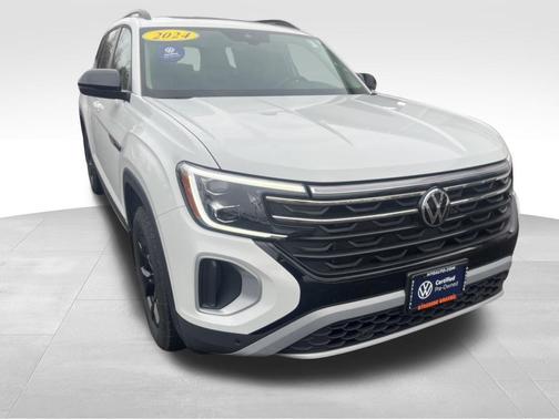 Pure White 2024 Volkswagen Atlas 2.0T Peak Edition SE w/Technology