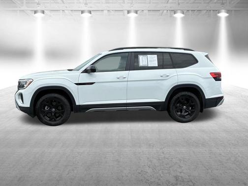 Pure White 2024 Volkswagen Atlas 2.0T Peak Edition SE w/Technology