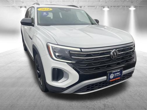 Pure White 2024 Volkswagen Atlas 2.0T Peak Edition SE w/Technology