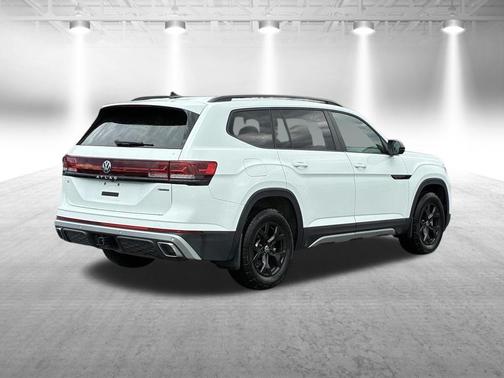 Pure White 2024 Volkswagen Atlas 2.0T Peak Edition SE w/Technology