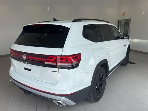 2024 Volkswagen Atlas 2.0T Peak Edition SE w/Technology