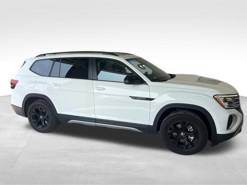 2024 Volkswagen Atlas 2.0T Peak Edition SE w/Technology
