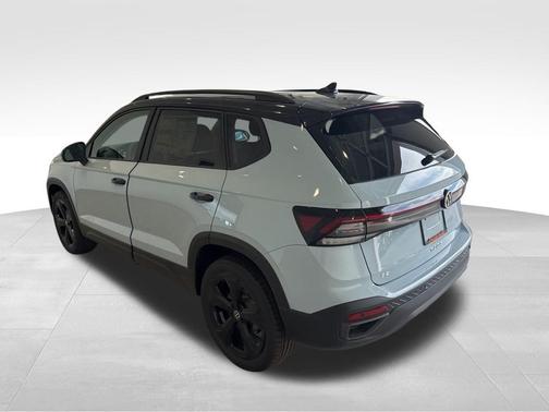 2025 Volkswagen Taos 1.5T SE Black