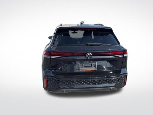 Deep Black Pearl Effect 2026 Volkswagen Tiguan 2.0T SE R-Line Black