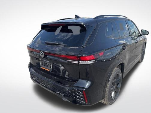 Deep Black Pearl Effect 2026 Volkswagen Tiguan 2.0T SE R-Line Black