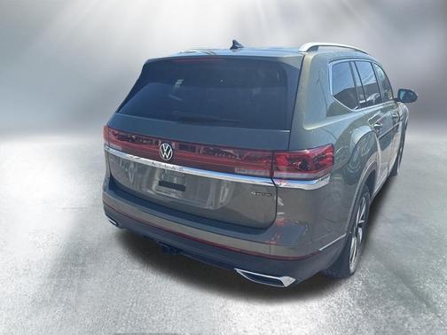 Avocado Green Pearl 2026 Volkswagen Atlas 2.0T SEL