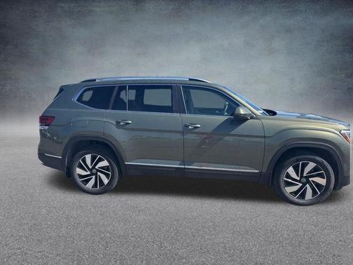 Avocado Green Pearl 2026 Volkswagen Atlas 2.0T SEL