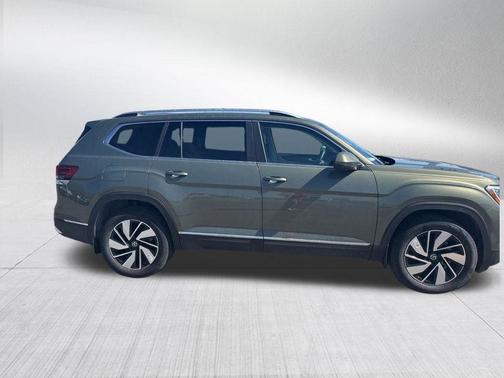 Avocado Green Pearl 2026 Volkswagen Atlas 2.0T SEL