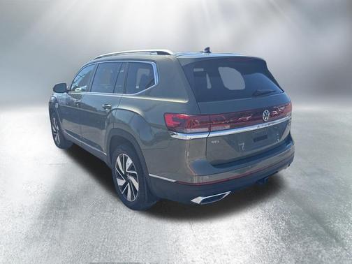 Avocado Green Pearl 2026 Volkswagen Atlas 2.0T SEL