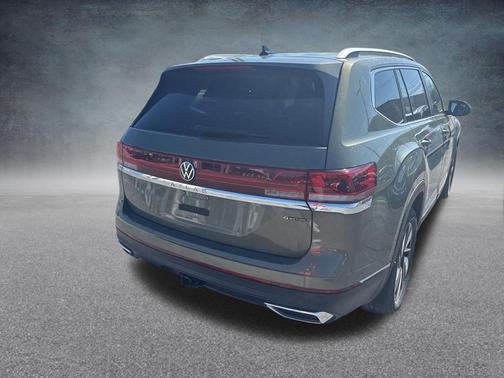 Avocado Green Pearl 2026 Volkswagen Atlas 2.0T SEL