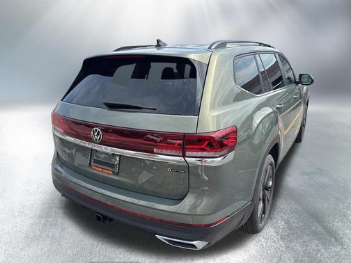 Green Pearl 2026 Volkswagen Atlas 2.0T SE W/TECHNOLOGY