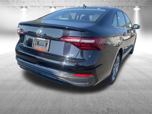 Deep Black Pearl Effect 2023 Volkswagen Jetta 1.5T SE