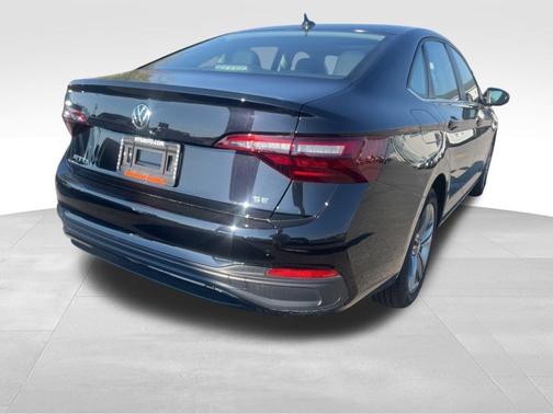 Deep Black Pearl Effect 2023 Volkswagen Jetta 1.5T SE