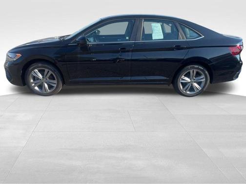 Deep Black Pearl Effect 2023 Volkswagen Jetta 1.5T SE