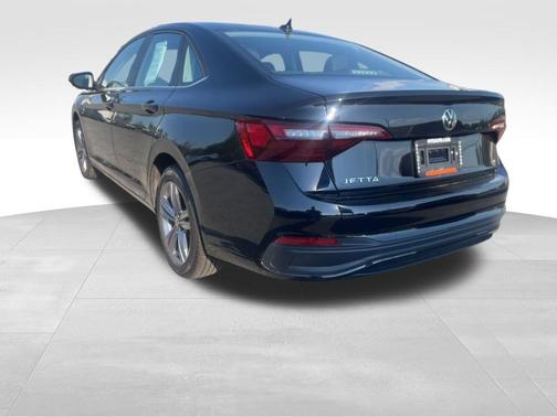 Deep Black Pearl Effect 2023 Volkswagen Jetta 1.5T SE