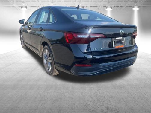 Deep Black Pearl Effect 2023 Volkswagen Jetta 1.5T SE