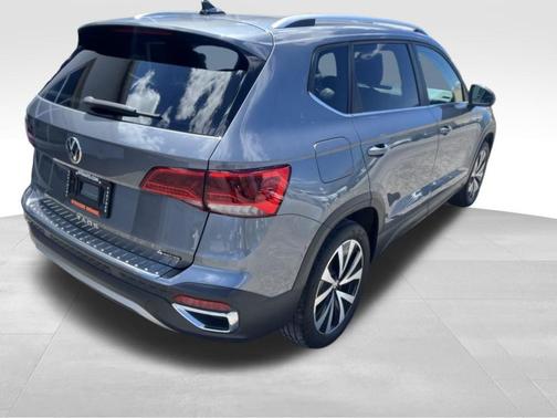 Platinum Gray Metallic 2022 Volkswagen Taos 1.5T SE