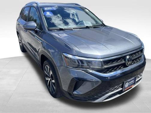 Platinum Gray Metallic 2022 Volkswagen Taos 1.5T SE