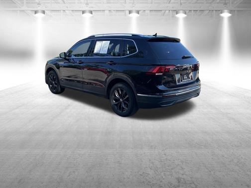 Deep Black Pearl Effect 2022 Volkswagen Tiguan 2.0T SE