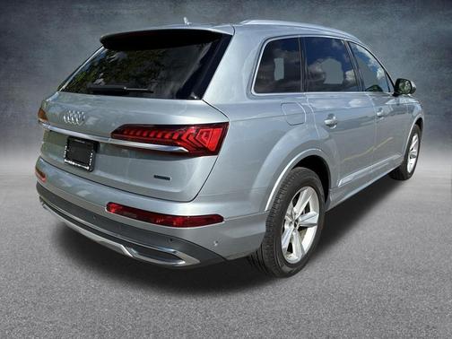 Satellite Silver Metallic 2023 Audi Q7 45 Premium