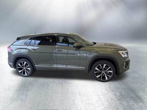Avocado Green Pearl 2026 Volkswagen Atlas Cross Sport 2.0T SEL Premium R-Line
