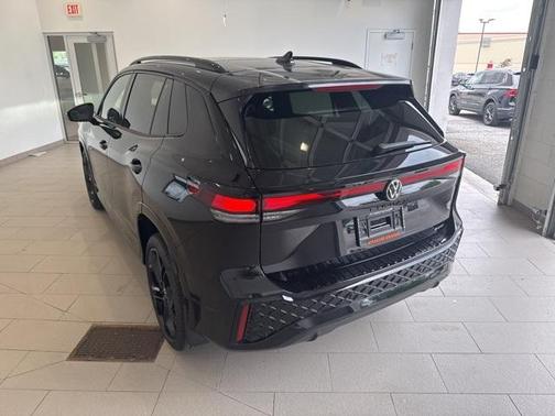 2025 Volkswagen Tiguan 2.0T SE R-Line Black
