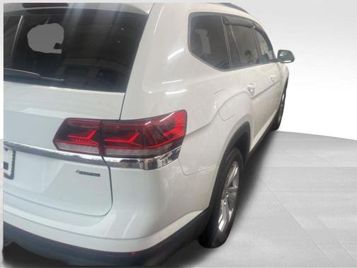 Pure White 2023 Volkswagen Atlas 3.6L SE w/Technology