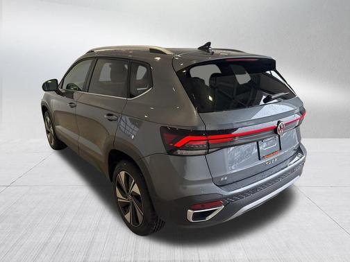 Platinum Gray Metallic 2026 Volkswagen Taos 1.5T SE