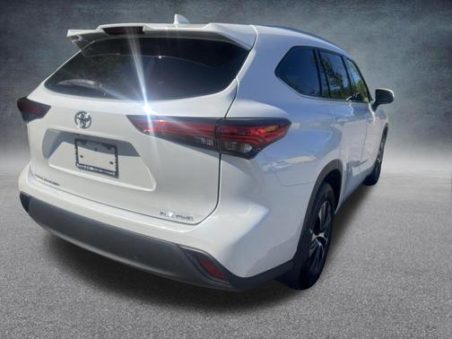 Blizzard Pearl 2020 Toyota Highlander XLE