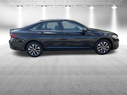Deep Black Pearl Effect 2024 Volkswagen Jetta 1.5T S