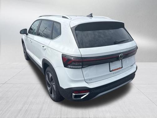 Pure White 2026 Volkswagen Taos 1.5T SE