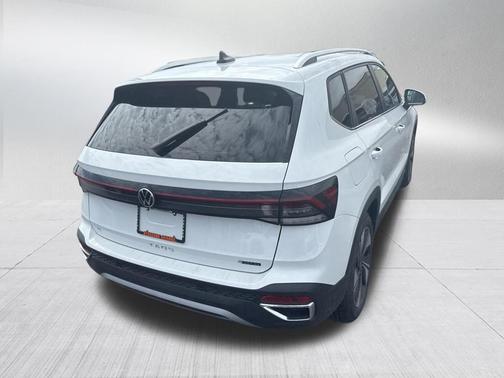 Pure White 2026 Volkswagen Taos 1.5T SE