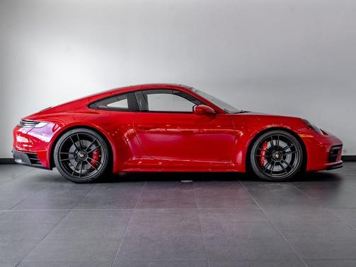 2024 Porsche 911 Carrera 4 GTS